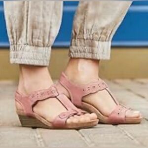 Rockport Cobb Hill Collection Hollywood T-Strap Dusty Rose Wedge Sandal - Sz 11